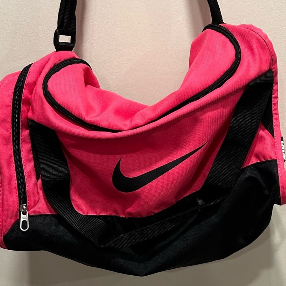 Nike Women's Travel Bag in Pink and Black